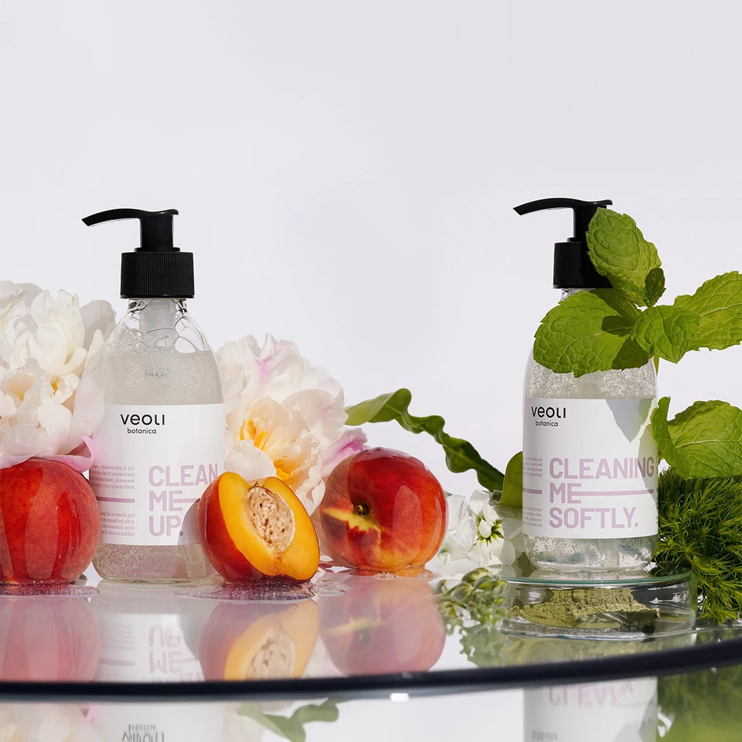 Veoli Clean Me Up - Refreshing Cleansing Gel - Enriched with Niacinamide, Ceramides & Hyaluronic Acid - Red Fruits Scent - For Normal to Combination Skin